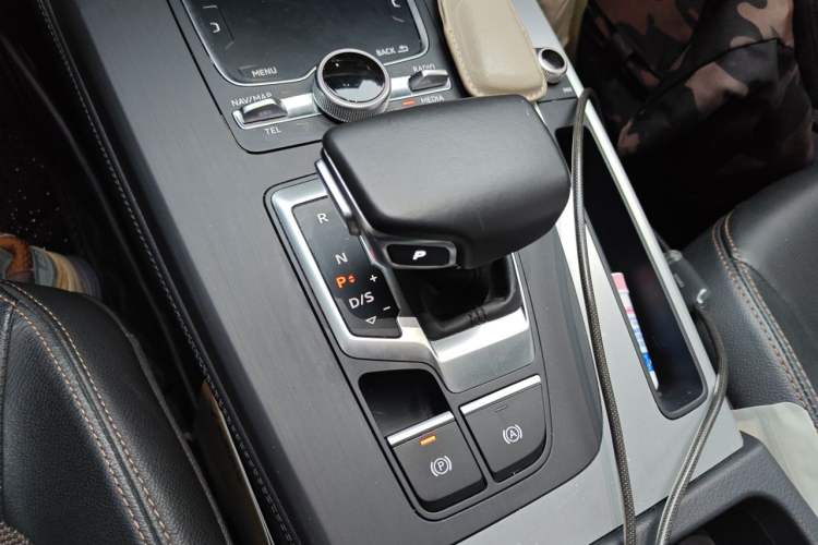 Used Audi Q5L 2018 40 TFSI Prestige Fashion Edition China V Gear Lever
