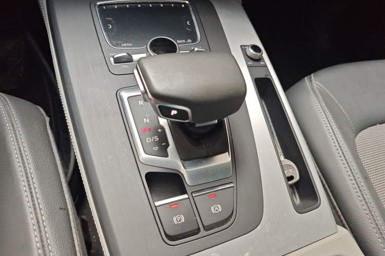 Used Audi Q5L 2018 40 TFSI Prestige Fashion Edition China V Gear Lever