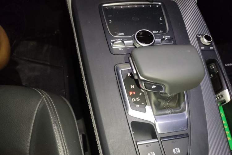 Used Audi Q5L 2018 45 TFSI Prestige Fashion Edition China VI Emission Standard Gear Lever