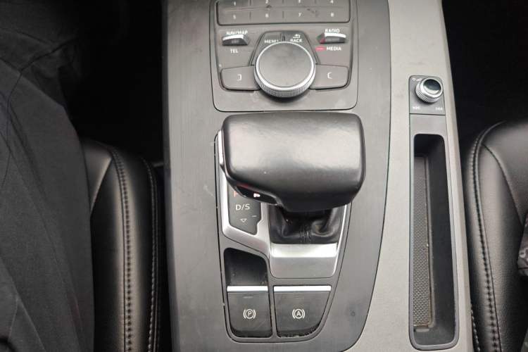 Used Audi Q5L 2018 40 TFSI Prestige Edition China V Gear Lever