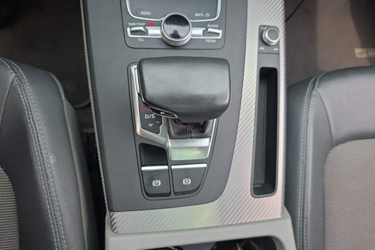 Used Audi Q5L 2018 45 TFSI Prestige Fashion Edition China VI Emission Standard Gear Lever