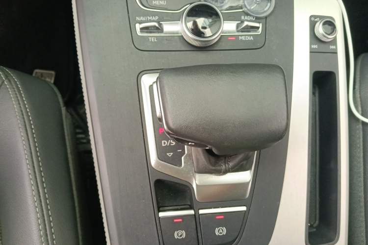 Used Audi Q5L 2018 40 TFSI Prestige Fashion Edition China V Gear Lever