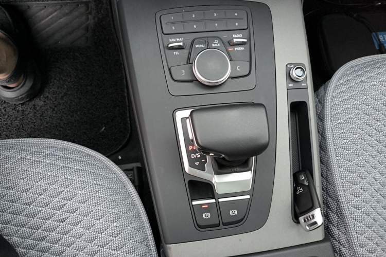 Used Audi Q5L 2018 40 TFSI Prestige Edition China V Gear Lever