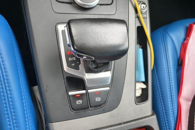 Used Audi Q5L 2018 40 TFSI Prestige Edition China VI Emission Standard Gear Lever