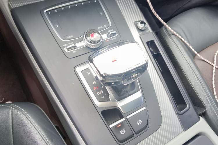 Used Audi Q5L 2018 45 TFSI Prestige Fashion Edition China VI Emission Standard Gear Lever