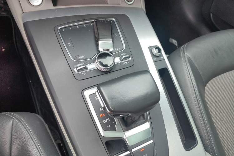 Used Audi Q5L 2018 40 TFSI Prestige Fashion Edition China VI Gear Lever