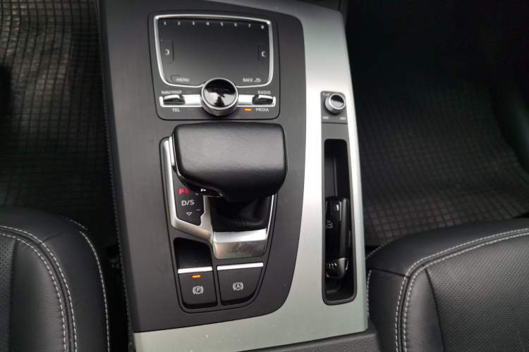 Used Audi Q5L 2018 40 TFSI Prestige Fashion Edition China VI Gear Lever