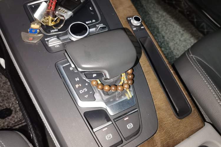Used Audi Q5L 2018 40 TFSI Prestige Fashion Edition China VI Gear Lever
