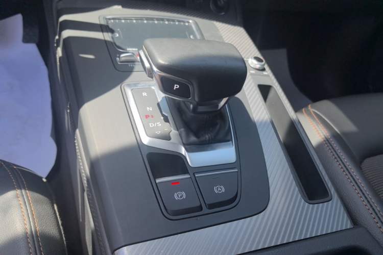 Used Audi Q5L 2018 45 TFSI Prestige Fashion Edition China V Emission Standard Gear Lever