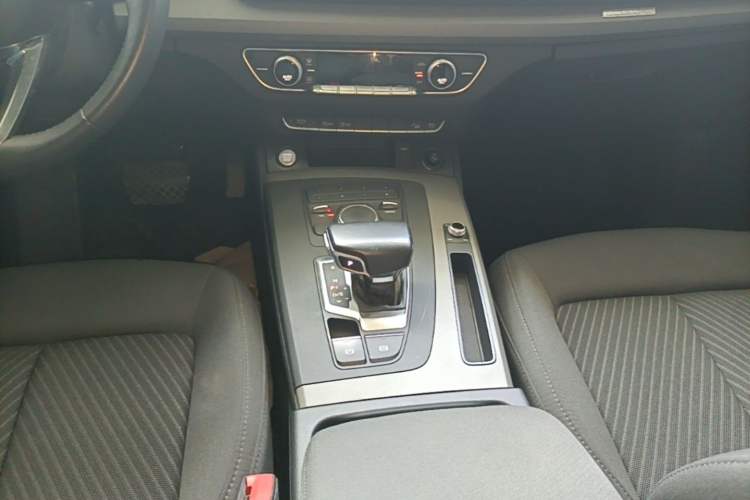Used Audi Q5L 2018 40 TFSI Prestige Edition China V Gear Lever
