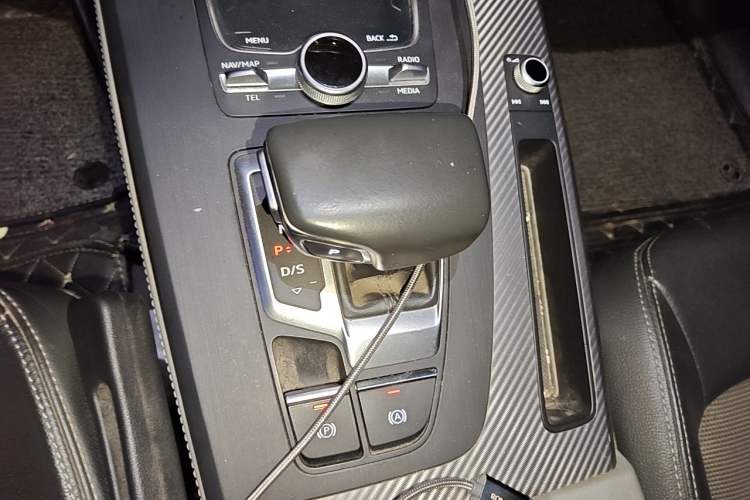 Used Audi Q5L 2018 45 TFSI Prestige Fashion Edition China V Emission Standard Gear Lever