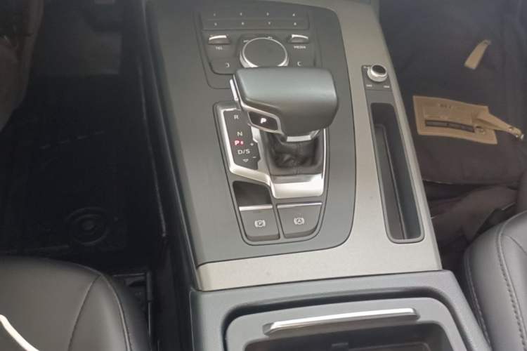 Used Audi Q5L 2018 40 TFSI Prestige Edition China V Gear Lever