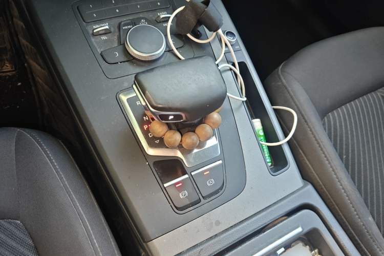 Used Audi Q5L 2018 40 TFSI Prestige Edition China VI Emission Standard Gear Lever
