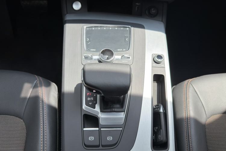 Used Audi Q5L 2018 40 TFSI Prestige Fashion Edition China VI Gear Lever