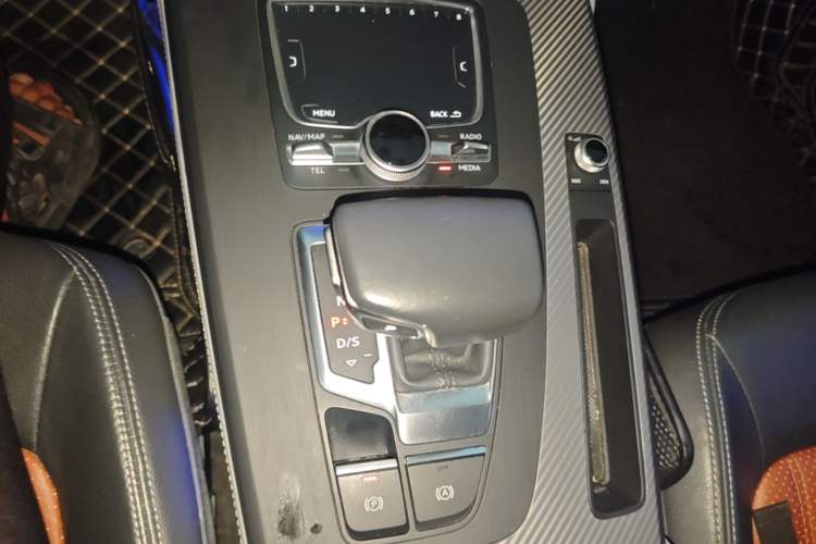 Used Audi Q5L 2018 45 TFSI Prestige Fashion Edition China VI Emission Standard Gear Lever