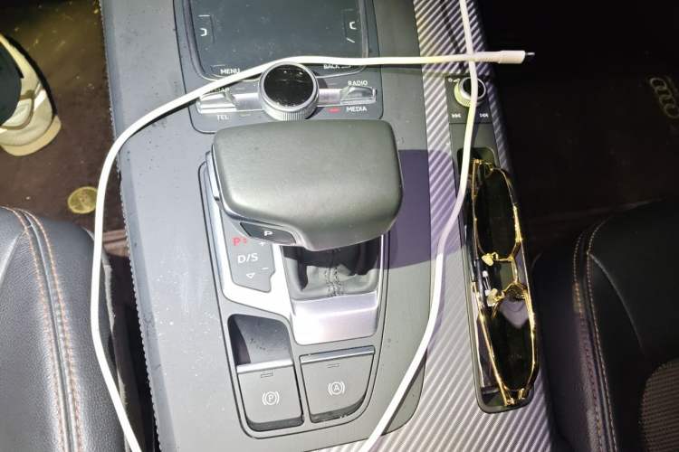 Used Audi Q5L 2018 40 TFSI Prestige Fashion Edition China V Gear Lever