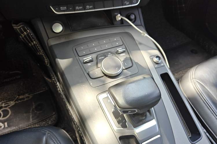 Used Audi Q5L 2018 40 TFSI Prestige Edition China V Gear Lever
