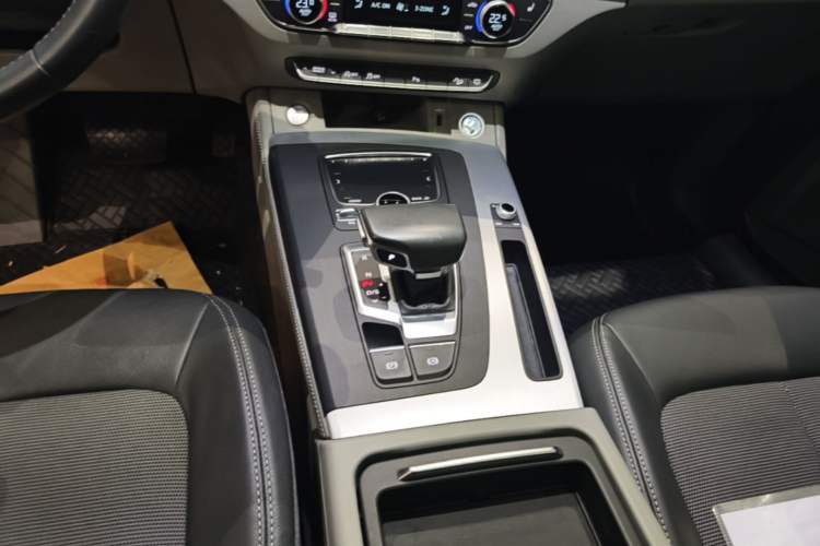 Used Audi Q5L 2018 40 TFSI Prestige Fashion Edition China V Gear Lever