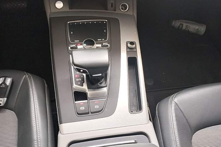 Used Audi Q5L 2018 40 TFSI Prestige Fashion Edition China VI Gear Lever