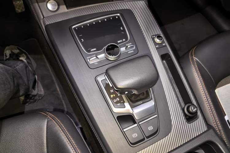 Used Audi Q5L 2018 45 TFSI Prestige Fashion Edition China VI Emission Standard Gear Lever