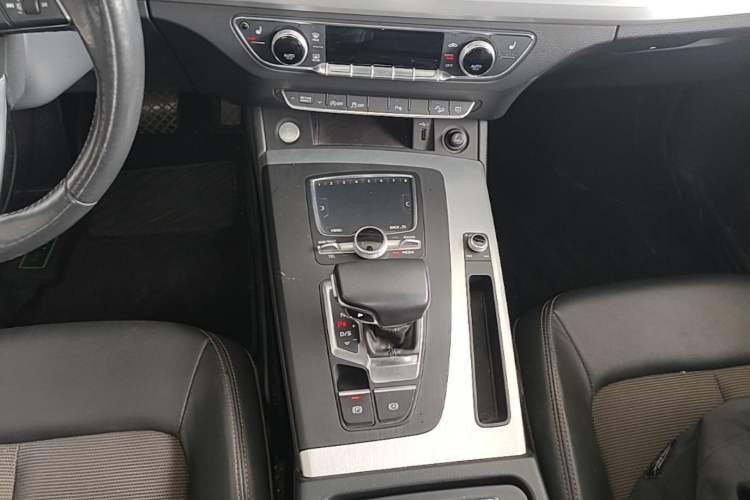 Used Audi Q5L 2018 40 TFSI Prestige Fashion Edition China V Gear Lever