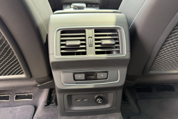 Used Audi Q5L 2018 40 TFSI Prestige Fashion Edition China VI Interior 1