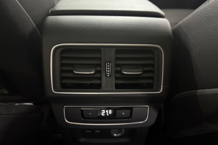 Used Audi Q5L 2018 40 TFSI Prestige Fashion Edition China VI Interior 3