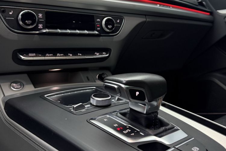 Used Audi Q5L 2018 40 TFSI Prestige Fashion Edition China V Interior 4