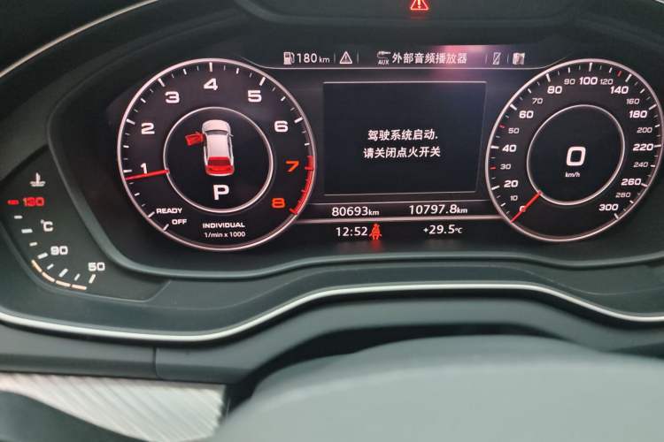 Used Audi Q5L 2018 45 TFSI Prestige Fashion Edition China V Emission Standard Odometer Close Up