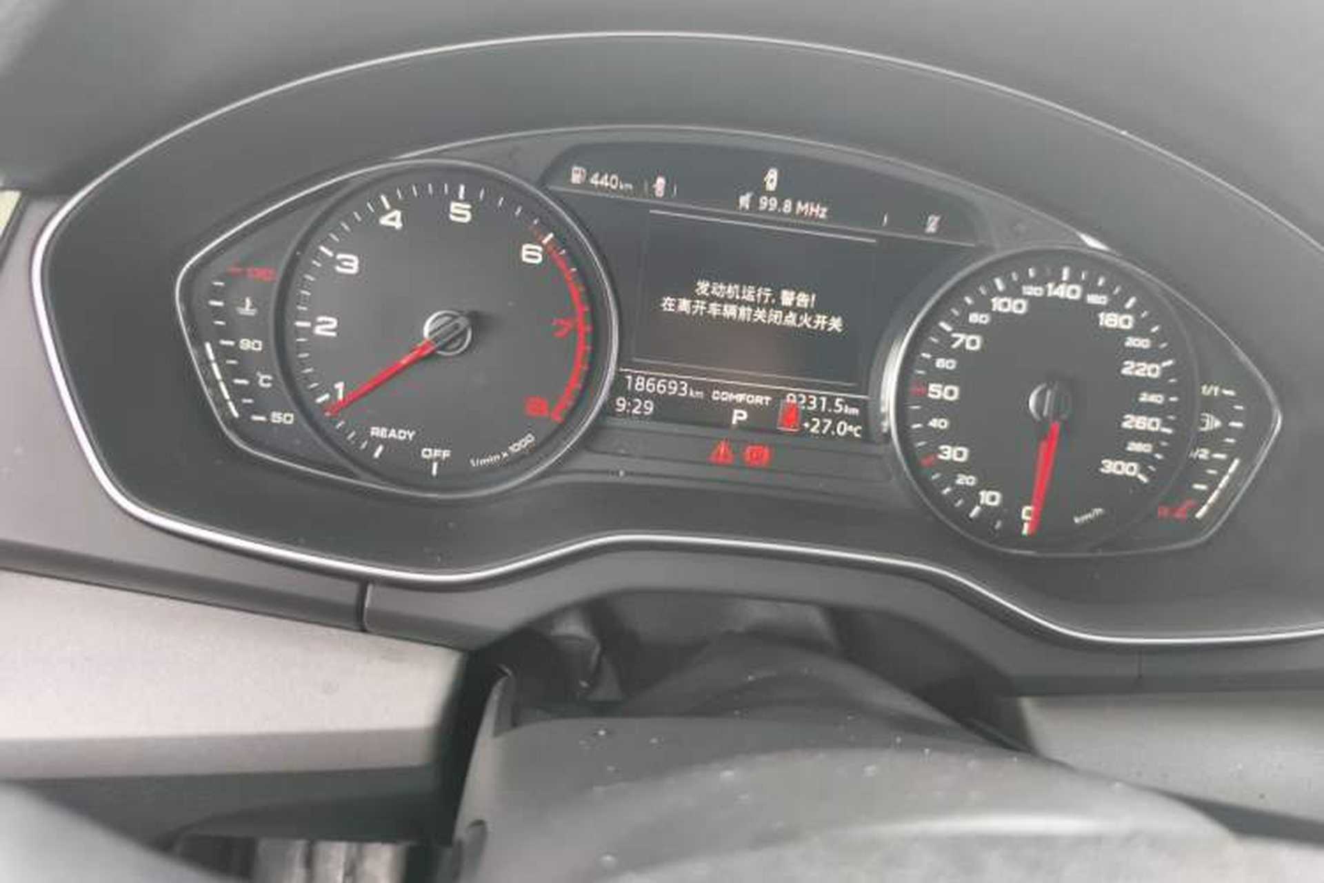 Used Audi Q5L 2018 40 TFSI Prestige Edition China VI Emission Standard Odometer Close Up