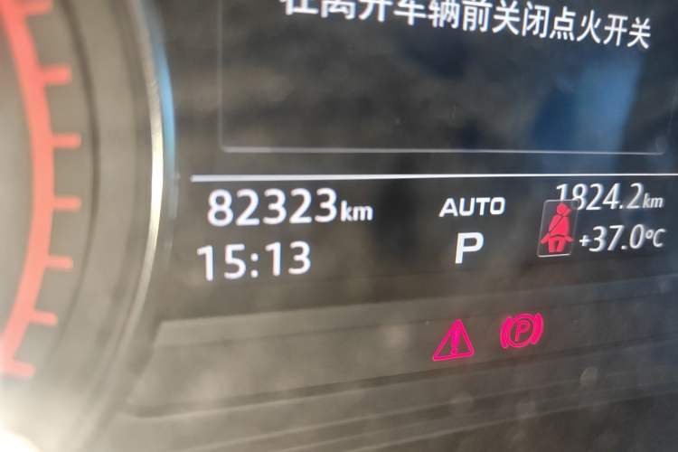 Used Audi Q5L 2018 40 TFSI Prestige Edition China VI Emission Standard Odometer Close Up