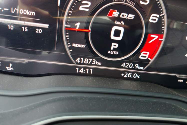 Used Audi Q5L 2018 45 TFSI Prestige Fashion Edition China V Emission Standard Odometer Close Up