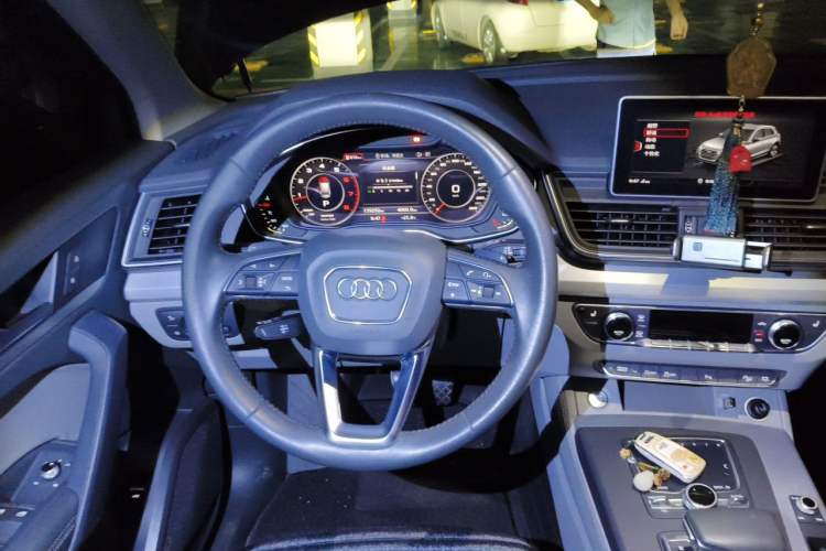 Used Audi Q5L 2018 40 TFSI Prestige Fashion Edition China V Steering Wheel