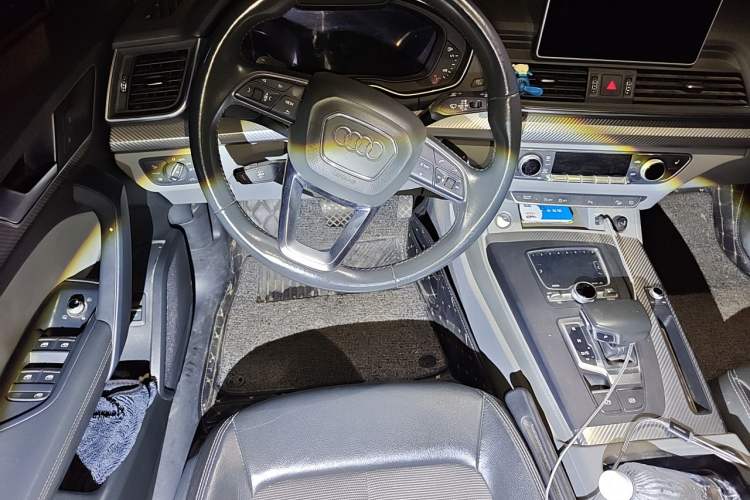 Used Audi Q5L 2018 45 TFSI Prestige Fashion Edition China V Emission Standard Steering Wheel