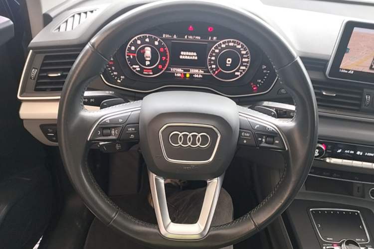 Used Audi Q5L 2018 40 TFSI Prestige Fashion Edition China VI Steering Wheel