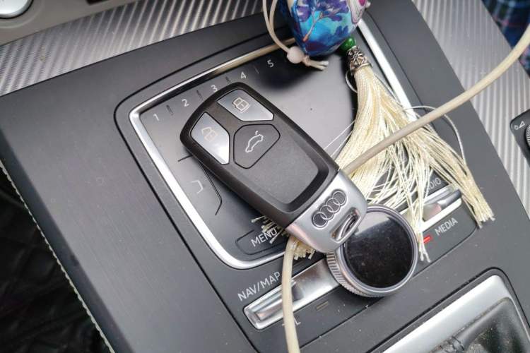 Used Audi Q5L 2018 45 TFSI Prestige Fashion Edition China VI Emission Standard Vehicle Key