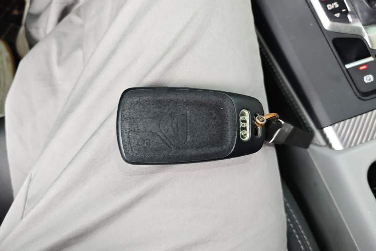Used Audi Q5L 2018 45 TFSI Prestige Fashion Edition China V Emission Standard Vehicle Key