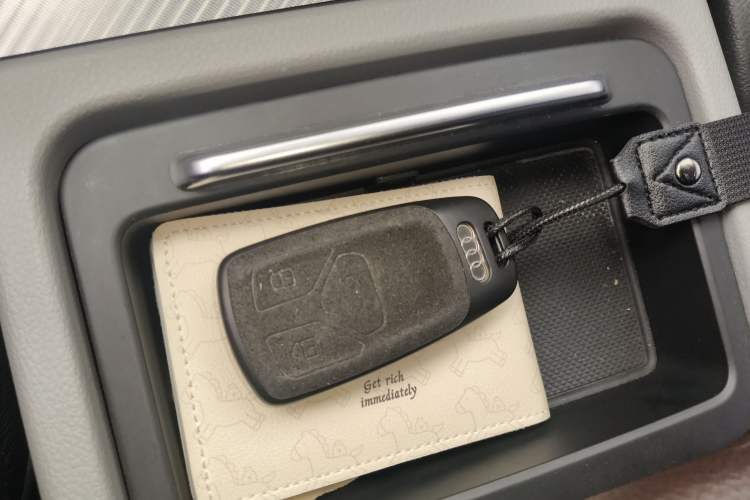 Used Audi Q5L 2018 45 TFSI Prestige Fashion Edition China VI Emission Standard Vehicle Key
