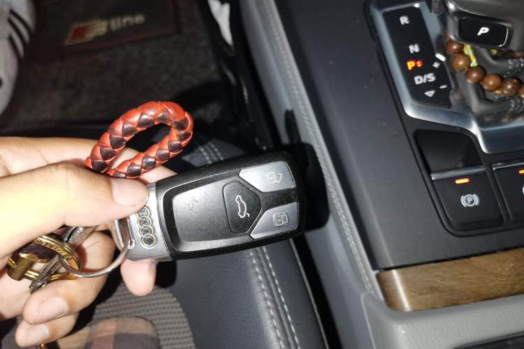 Used Audi Q5L 2018 40 TFSI Prestige Fashion Edition China VI Vehicle Key