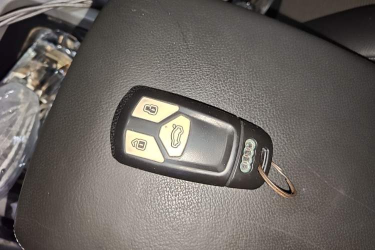 Used Audi Q5L 2018 45 TFSI Prestige Fashion Edition China V Emission Standard Vehicle Key