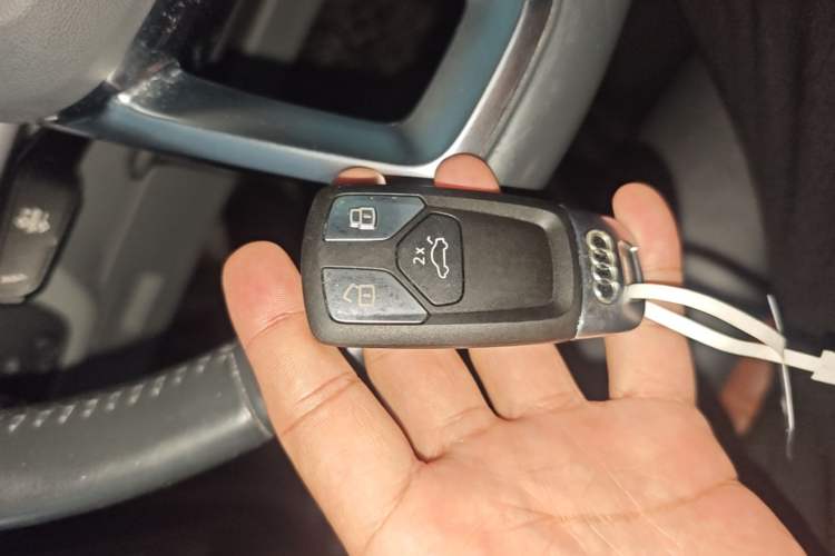 Used Audi Q5L 2018 45 TFSI Prestige Fashion Edition China VI Emission Standard Vehicle Key