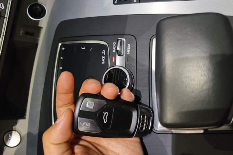 Used Audi Q5L 2018 40 TFSI Prestige Fashion Edition China V Vehicle Key