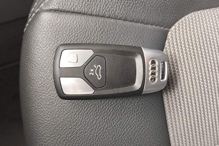 Used Audi Q5L 2018 40 TFSI Prestige Fashion Edition China VI Vehicle Key