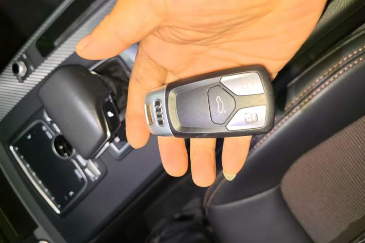 Used Audi Q5L 2018 45 TFSI Prestige Fashion Edition China VI Emission Standard Vehicle Key