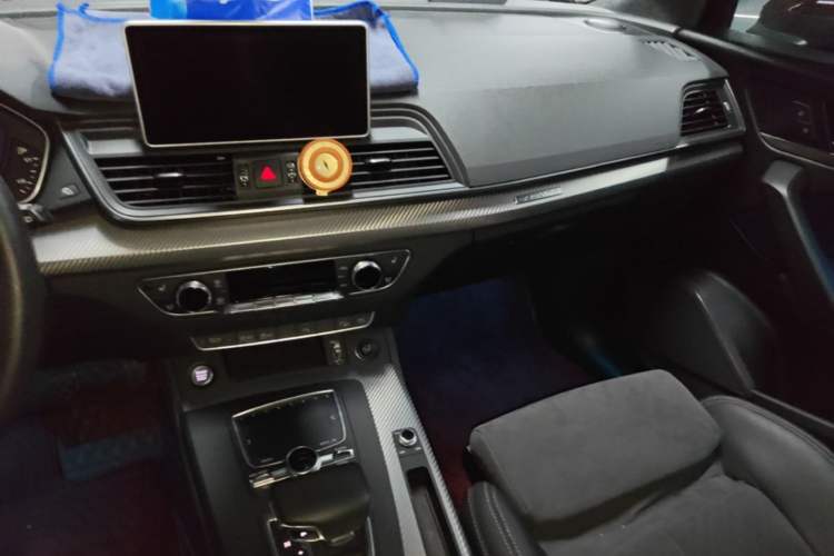 Used Audi Q5L 2018 45 TFSI Prestige Fashion Edition China VI Emission Standard Audio And AC Panel
