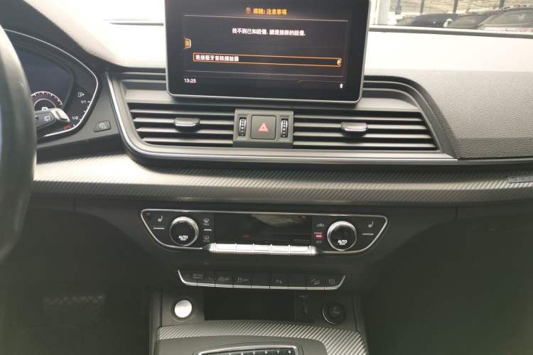 Used Audi Q5L 2018 45 TFSI Prestige Sport China V Audio And AC Panel