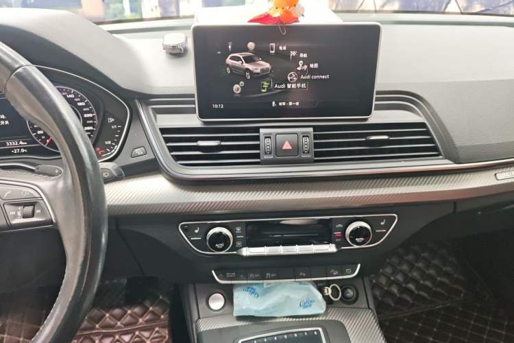 Used Audi Q5L 2018 45 TFSI Prestige Fashion Edition China V Emission Standard Audio And AC Panel