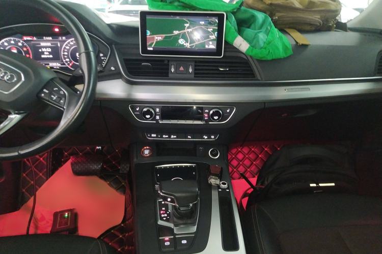 Used Audi Q5L 2018 40 TFSI Prestige Fashion Edition China V Audio And AC Panel