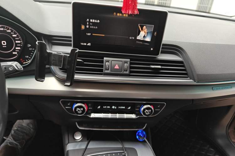 Used Audi Q5L 2018 40 TFSI Prestige Fashion Edition China VI Audio And AC Panel
