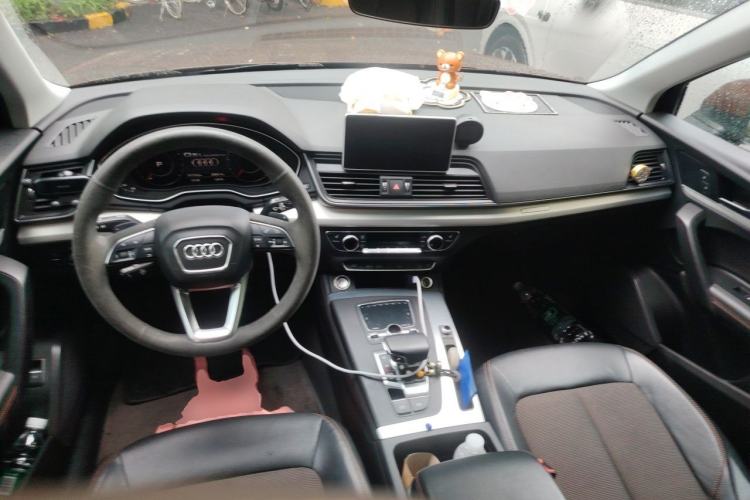 Used Audi Q5L 2018 40 TFSI Prestige Fashion Edition China VI Center Console